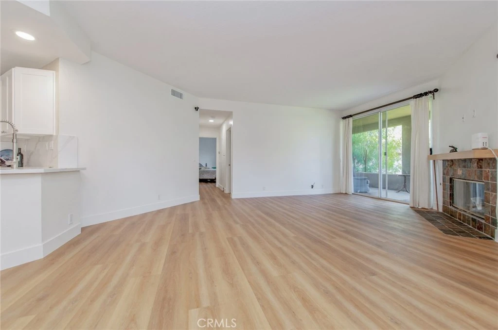 Interior 4
