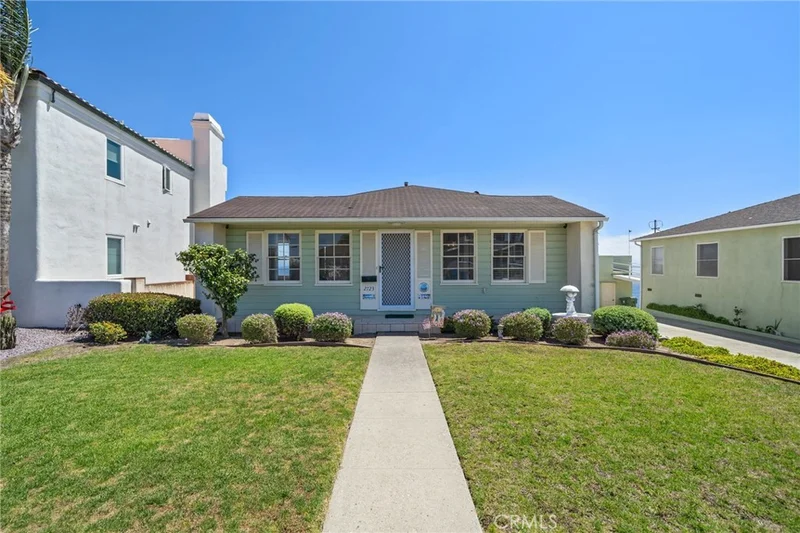 2723 S Averill