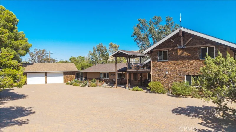 Photo 2 of 48869 Paradise Avenue