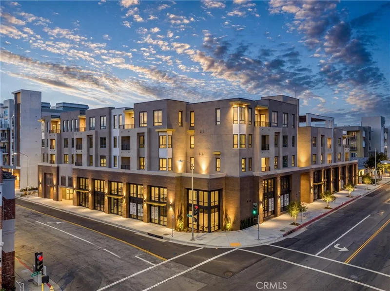 123 S Chapel 506