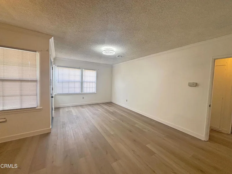 5612 Glickman Avenue photo 2