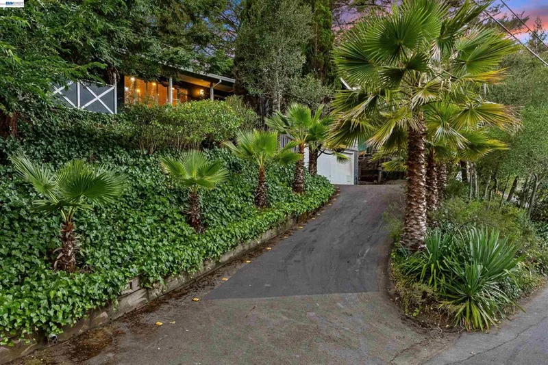 45 Sleepy Hollow Ln
