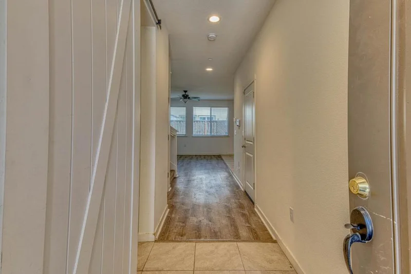 271 Lamplighter Lane photo 2