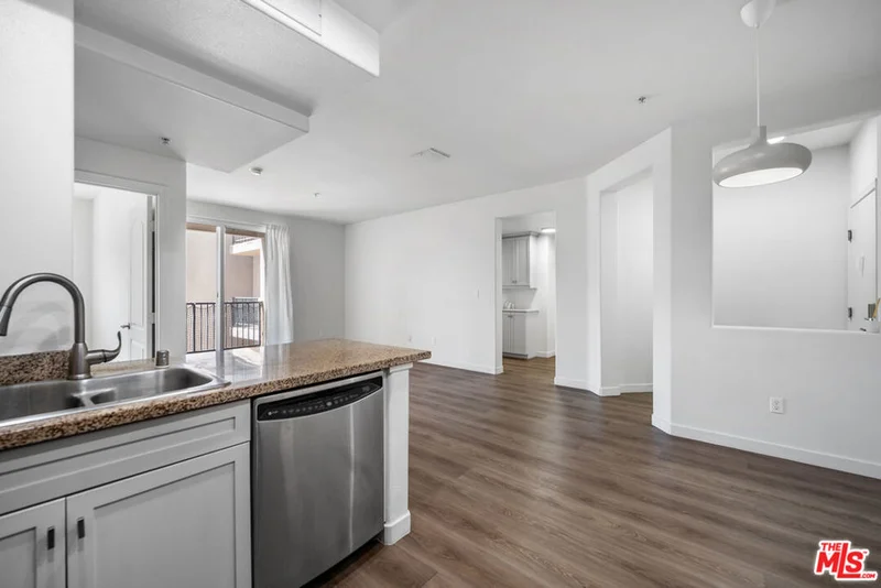 360 W Avenue 26 314 photo 2
