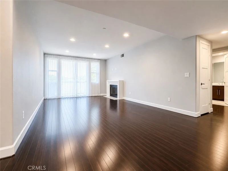 14412 Killion Street 310 photo 2