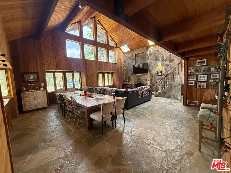 1196 Willow Lane