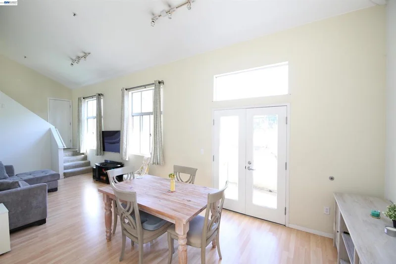 425 28th St 201A photo 2