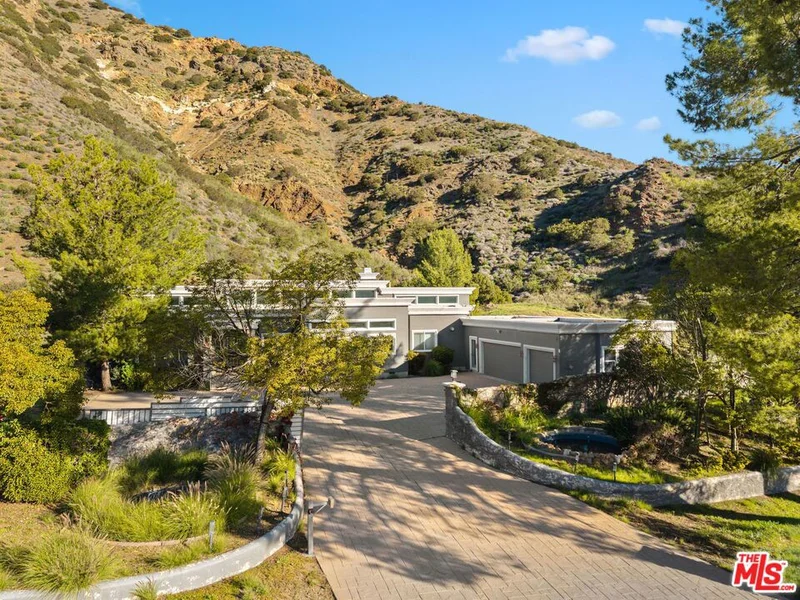 3699 Kanan Road