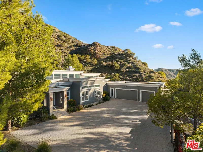 3699 Kanan Road photo 2