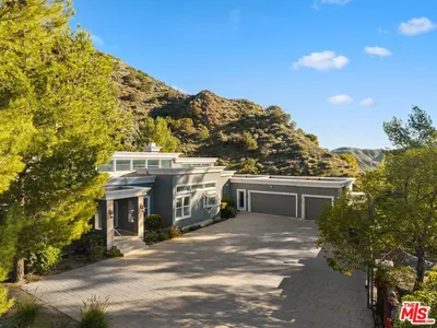 3699 Kanan Road photo 2