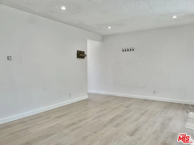629 Hardin Drive 1 photo 2