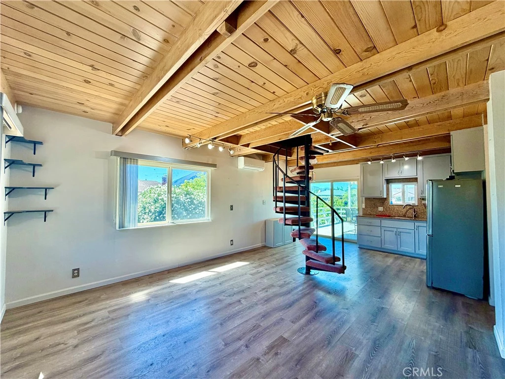 Interior 4