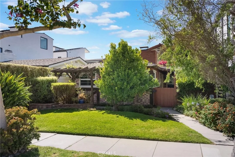 423 Narcissus Avenue, Corona Del Mar, CA 92625