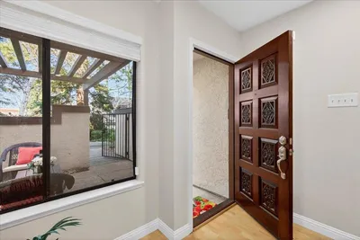 582 Pimlico Court photo 2
