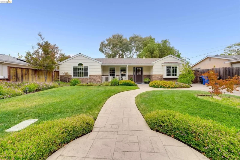 1894 Granada Dr