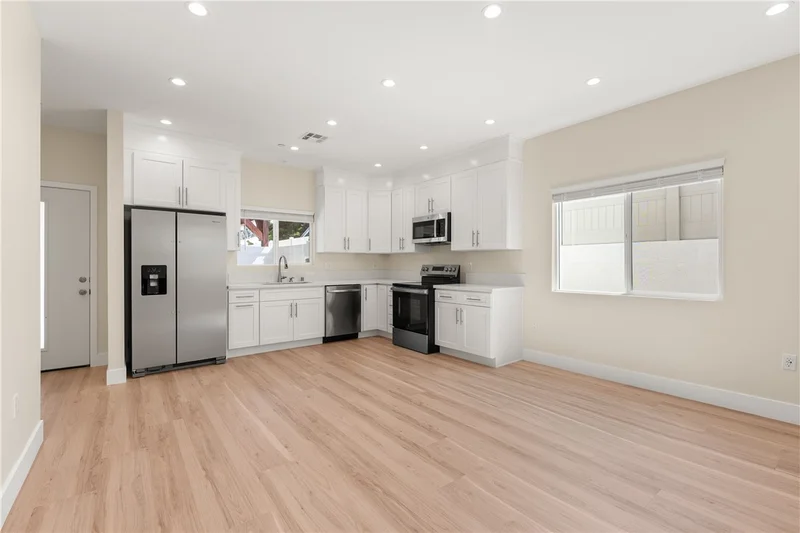 14924 1/2 Kittridge St