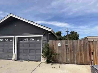 1275 Armstrong photo 2