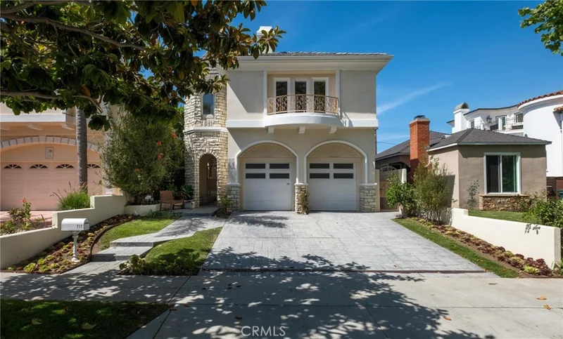 717 Avenue A photo 2