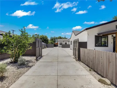 1050 W Chestnut Avenue photo 2