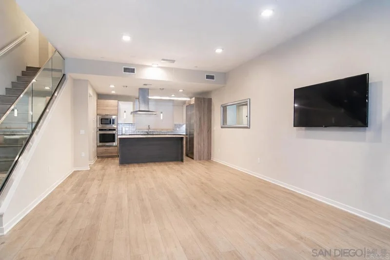 3642 7th. Ave. photo 2