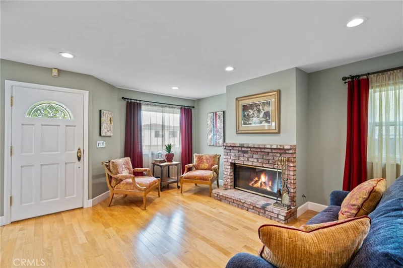 Photo 2 of 627 S Meyler Street