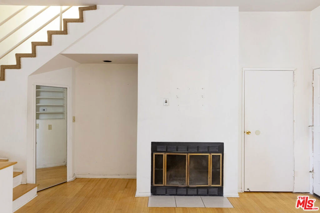 Interior 4