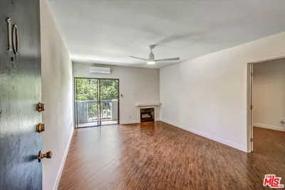 4506 Saugus Avenue 10 photo 2