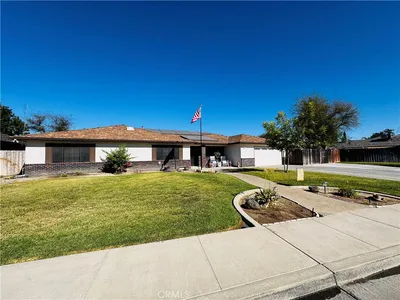 2560 Chestnut photo 2