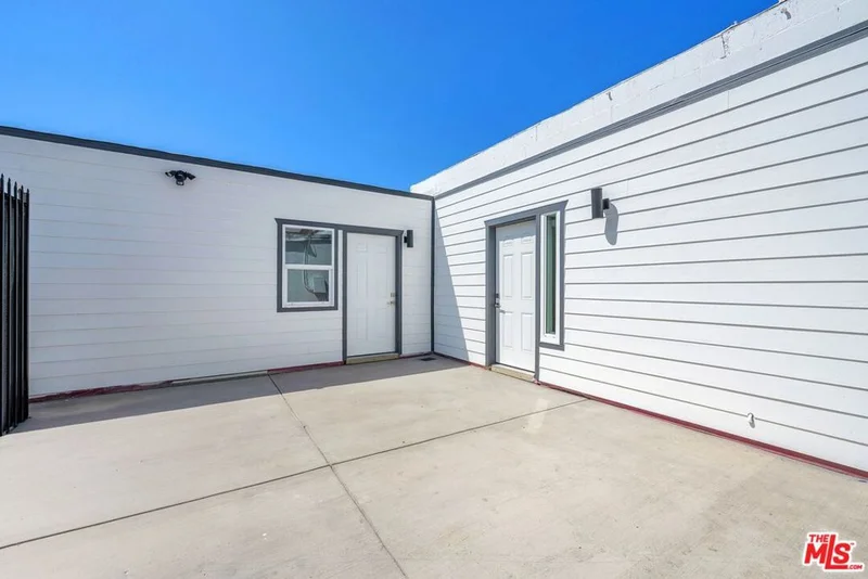 303 Culver Boulevard photo 2