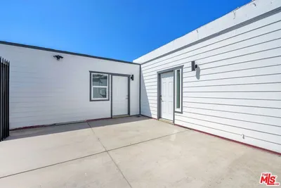 303 Culver Boulevard photo 2