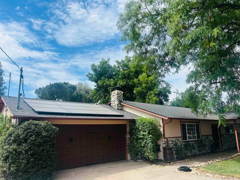 Photo 2 of 2147 Raymond Avenue