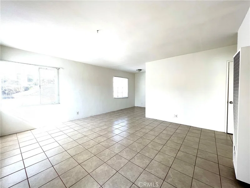 3810 Stockbridge Avenue photo 2