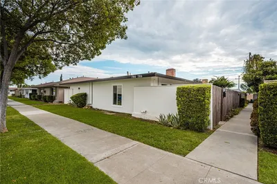 780 N Shattuck Pl photo 2