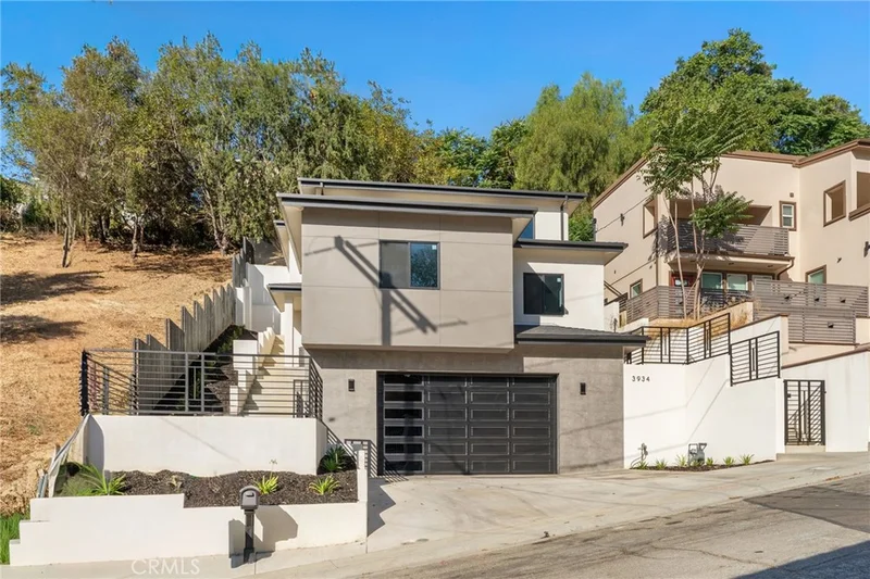 3934 Snow Drive photo 2