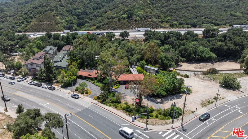 6320 Honolulu Avenue photo 2