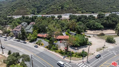 6320 Honolulu Avenue photo 2