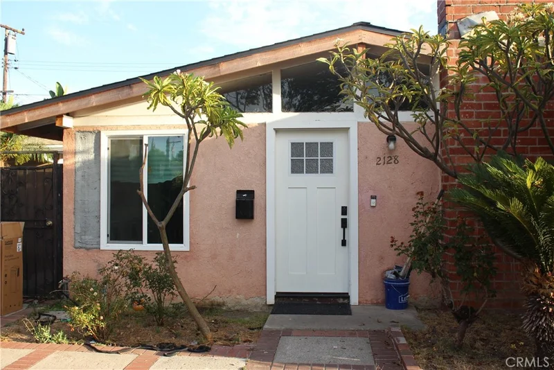 2128 W Larkspur photo 2