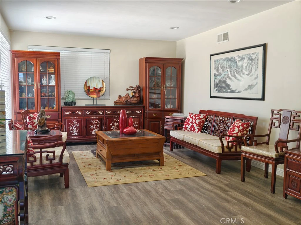 Interior 4