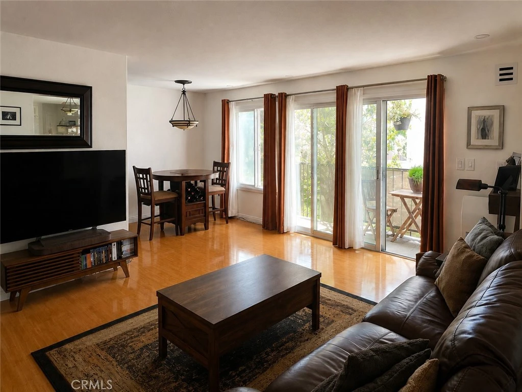 Interior 4