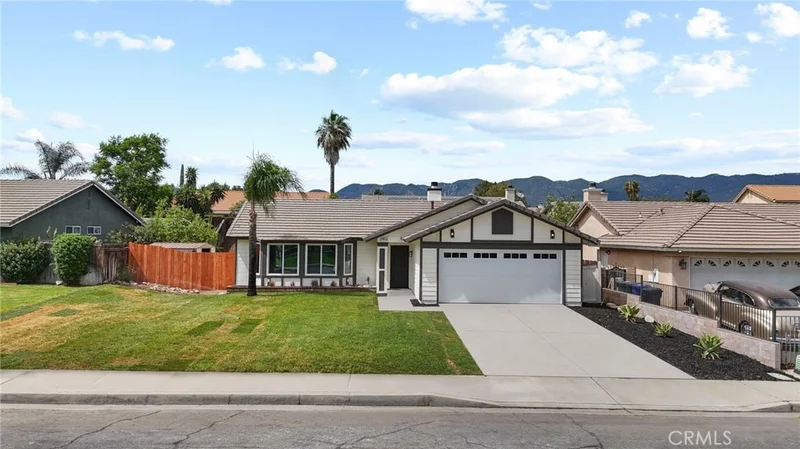 2402 W Sunrise Drive