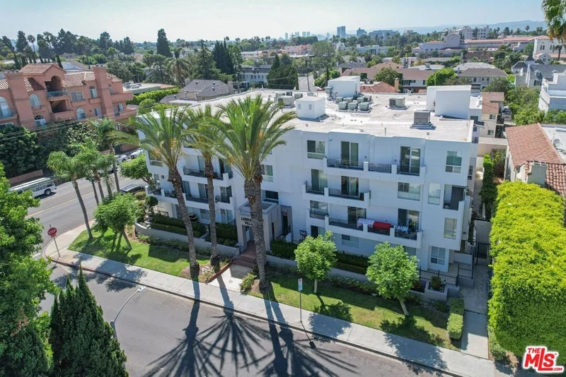 739 Lorraine Boulevard 402