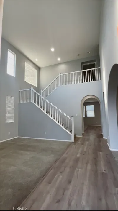 27903 Crescent Court photo 2