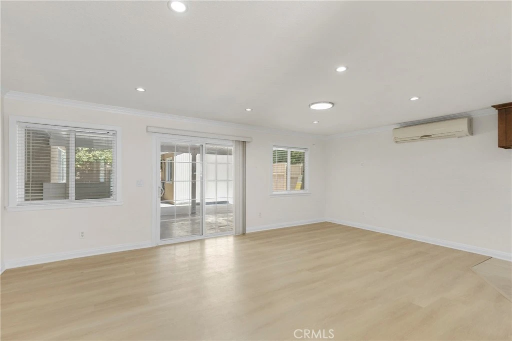 Interior 4