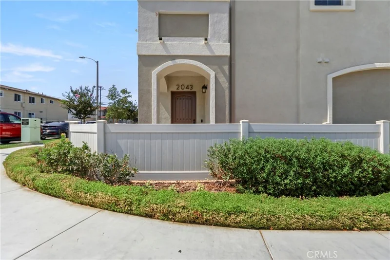Photo 2 of 2043 Lincoln Avenue