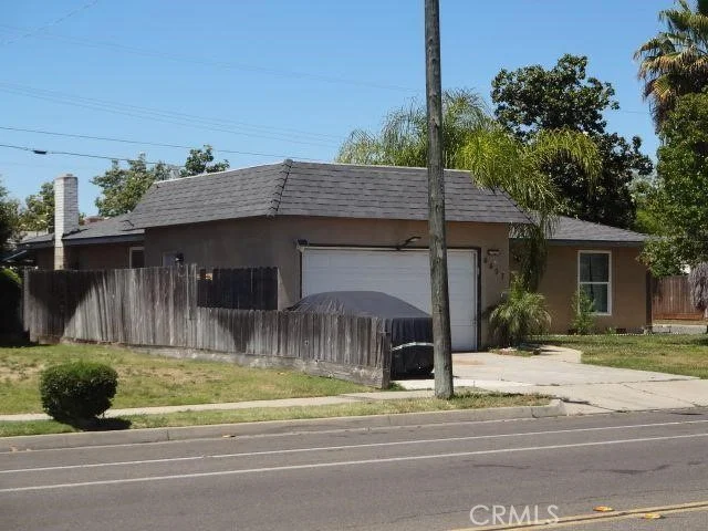 Photo 2 of 4497 N Chestnut