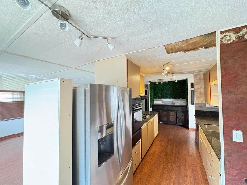 521 Orange Ave 128 photo 2