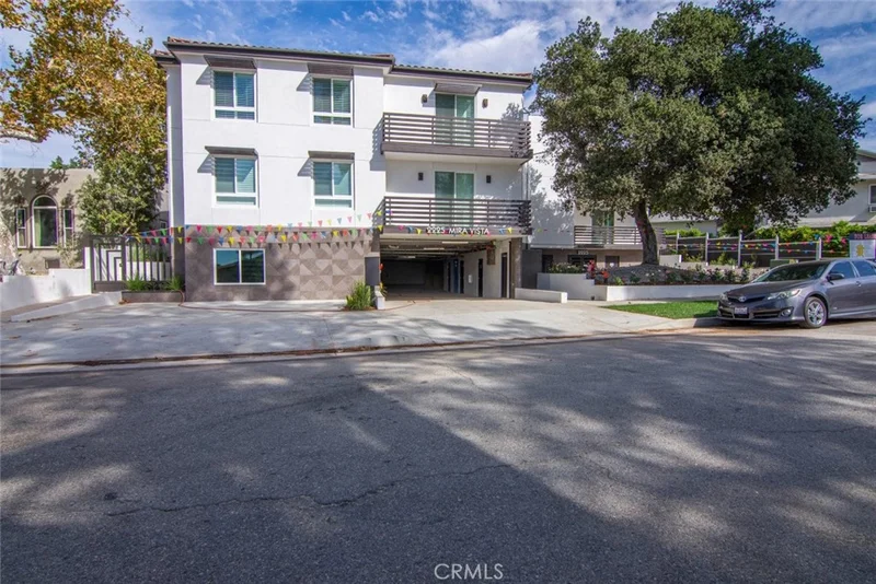 2225 Mira Vista Avenue 104, Montrose, CA 91020
