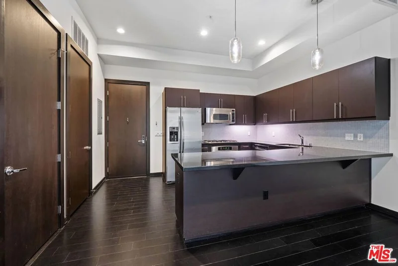655 S Hope Street 1006 photo 2