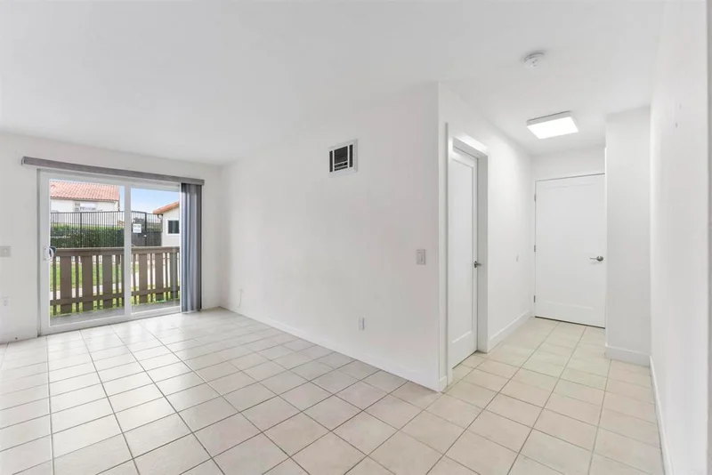 1551 Broadway 28 photo 2
