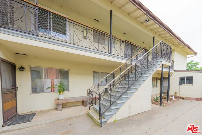 10043 Haines Canyon Avenue F photo 2